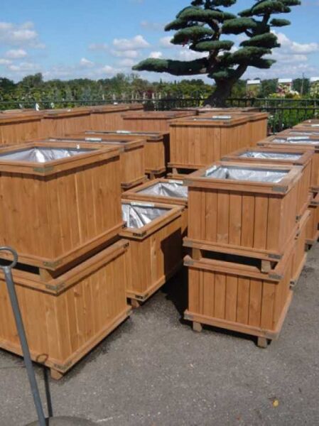 Holzkübel 4-eckig (Larix decidua), Lärche, 60 x 60 x 40 cm, eckiger Pflanzkübel aus Holz mit Folieneinsatz.